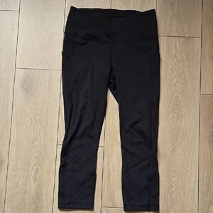 LULULEMON Black Cropped Leggings size 6